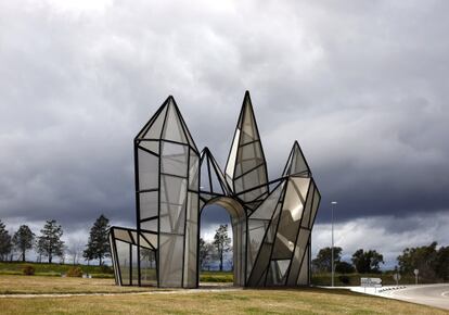 La obra artística 'Crystal Garden', de 250.000 euros (600.000 incluida la glorieta).