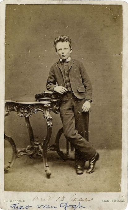 Theo van Gogh, el inseparable hermano de Vincent, en una fotografía de infancia tomada en Ámsterdam.