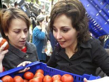 La organización agraria COAG Almería reparte  20.000 kilos de calabacín, tomate y judía en protesta por las consecuencias "negativas" del acuerdo entre la UE y Marruecos. EFE/Archivo