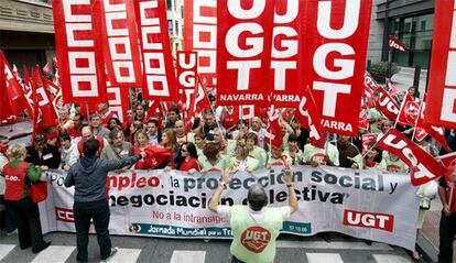 Imagen de la manifestación convocada en Madrid por UGT y CC OO dentro de la jornada internacional de movilización.