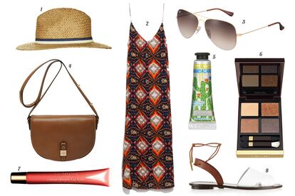 1. Topshop Sombrero de rafia con cinta bicolor. 2. Zara Vestido estampado con tirantes. 3. Ray-Ban Gafas de sol con montura de metal. 4. Mulberry Bandolera de piel. 5. L´Occitane Crema de manos 'Mandacaru'. 6. Tom Ford Paleta de sombras de ojos. 7. Clarins Lip balm 'Colour Quench'. 8. Maiyet Sandalia de piel bicolor con cuerda en el tobillo.