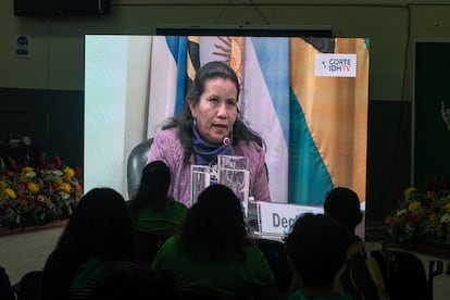 La madre de Beatriz durante la audiencia de este miércoles en San José. 