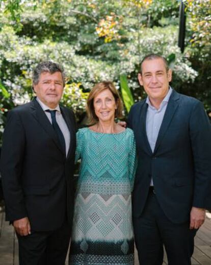 Luís Cabral, nuevo consejero delegado de Media Capital, con su antecesora Rosa Cullell y el consejero delegado de PRISA, Manuel Mirat.