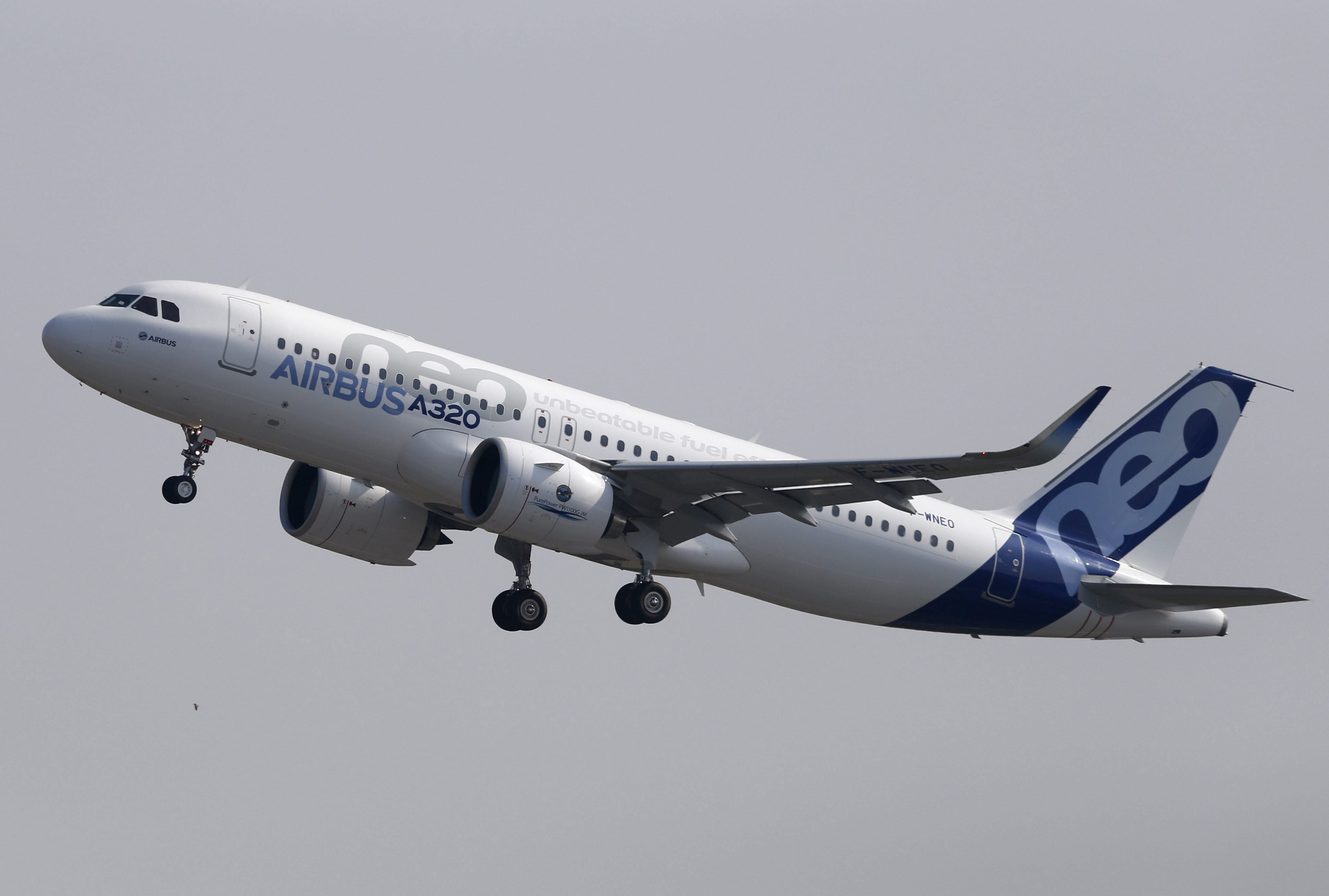 Un avión A320 de Airbus despega en el aeropuerto de Toulouse-Blagnac (Francia).