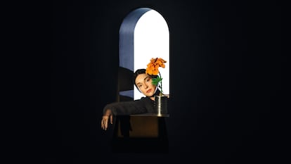 Annie Clark, conocida como St. Vincent en una foto promocional de su nuevo álbum, 'All Born Screaming'