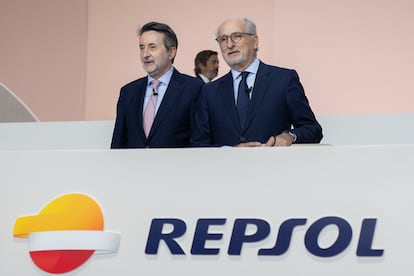 El presidente de Repsol, Antonio Brufau (derecha), y el consejero delegado, Josu Jon Imaz, el pasado 30 de mayo.