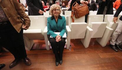 La alcaldesa de Madrid, Manuela Carmena, en la exposición urbana