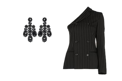 Asimétrico

Pendientes largos negros de pedrería de Simone Rocha (618€).

Blazer asimétrico de Moschino (995€).