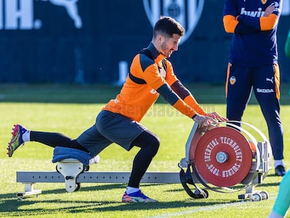 José Luis Gayà, en una sesión de entrenamiento en la Ciudad Deportiva de Paterna.