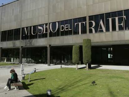 El edificio del Museo del Traje en plena ciudad universitaria.