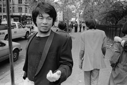 A las afueras Tompkins Square Park (1986).