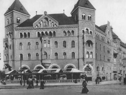 El edificio del Romanisches Cafe de Berlín, en torno a 1900.