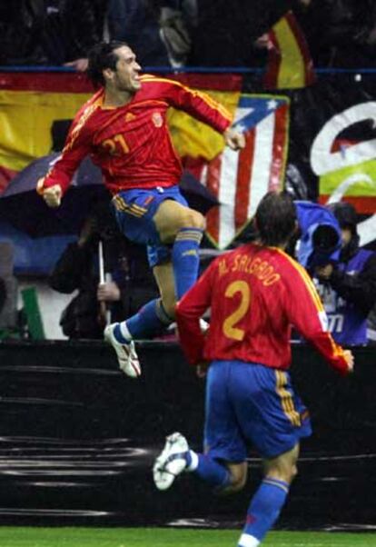 Luis García celebra uno de sus goles ante Eslovaquia.