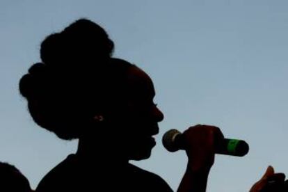 Chimamanda Ngozi Adichie en el barrio Nelson Mandela de Cartagena