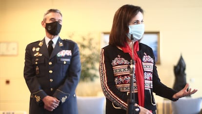 La ministra de Defensa, Margarita Robles, junto al jefe del Estado Mayor de la Defensa, general Miguel Ángel Villarroya.