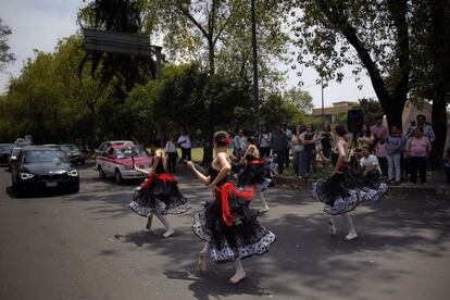 Este sábado 4 de agosto habrá ballet gratis en el cruce peatonal de la Avenida Cuauhtémoc con esquina Álvaro Obregón Roma Norte, a un costado del Jardín Pushkin, a las doce del mediodía.