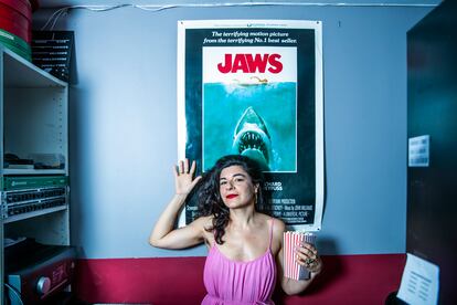 La película 'Tiburón', en el póster, es una de las favoritas de Nerea Pérez de las Heras, quien además practica el submarinismo.