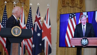 Joe Biden y Boris Johnson anuncian la iniciativa estratégica conjunta con Australia, este miércoles.