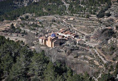 Hasta hace unas semanas, Martín Colomer y su esposa, Sinforosa Sancho, de 92 años, eran los dos únicos habitantes de La Estrella, una pedanía enclavada en la profundidad de las montañas del Maestrazgo, en los límites de las provincias de Teruel y Castellón. En la imagen, vista panorámica del municipio de La Estrella.