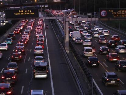 Reduccion de la velocidad en la M30 a 70 km/ h por alta contaminacion, el pasado 1 de diciembre.