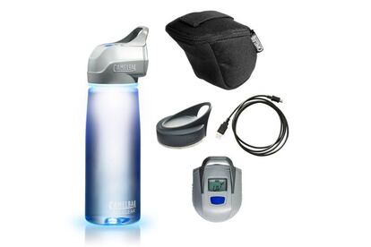 Sesenta segundos y el bidón All Clear, de Camelbak, realiza, mediante la exposición de luz ultravioleta, una purificación microbiológica de sus 75 centilitros de capacidad –adiós bacterias, virus y protozoos–, siempre que se trate de agua clara (grifos, fuentes, arroyos limpios). Aún no tiene fecha de venta, aunque saldrá en 2014. 120 euros. www.vertical.es.