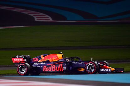 El piloto de Red Bull Max Verstappen, durante la sesión clasificatoria del Gran Premio de Abu Dhabi 2020, el último de la temporada de Fórmula 1.