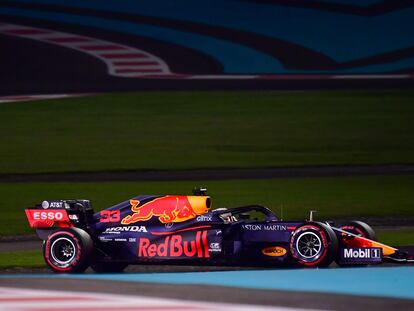 El piloto de Red Bull Max Verstappen, durante la sesión clasificatoria del Gran Premio de Abu Dhabi 2020, el último de la temporada de Fórmula 1.