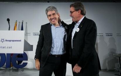 Francesc Homs (i) y Artur Mas, al inicio de la campa&ntilde;a. 