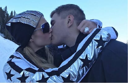 Paris Hilton y su prometido Chris Zylka.