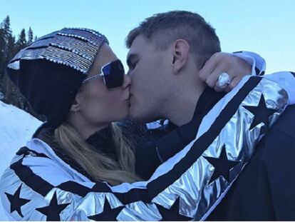 Paris Hilton y su prometido Chris Zylka.