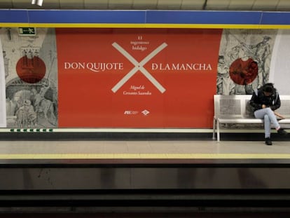 La estación de la línea 3 de Plaza de España, decorada con el texto de 'El Quijote'.