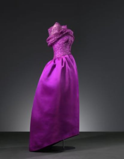 'Vestido de noche en satén'. Balenciaga (1958)