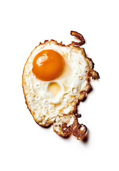Imagen de la portada de ‘The Gourmand. El huevo. Historias y recetas’ (Taschen).