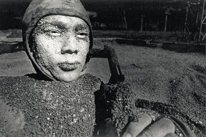 Junto al sueño de la fotografía, que Ernesto Bazan ha visto cumplido como dedicación de vida, el fotógrafo ha unido la enseñanza a través de talleres por los que han pasado más de 300 alumnos