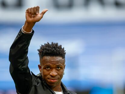 MADRID, 24/05/2023.- El jugador del Real Madrid Vinicius Jr. participa en un acto con motivo de los casos de racismo ocurridos en el partido anterior ante el Valencia este miércoles, previo al partido de LaLiga entre el Rayo Vallecano y el Real Madrid, en el estadio Santiago Bernabéu de Madrid. EFE/ Rodrigo Jiménez
