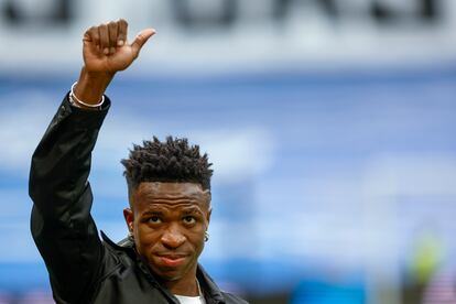 El jugador del Real Madrid Vinicius Jr. participa en un acto con motivo de los casos de racismo ocurridos en el partido ante el Valencia, el 24 de mayo de 2023 en el estadio Santiago Bernabéu de Madrid.