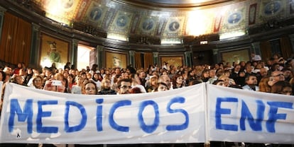 Asamblea de m&eacute;dicos.