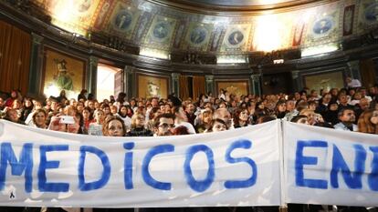 Asamblea de m&eacute;dicos.