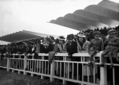 Ambiente del hipódromo, con sus icónicas tribunas.