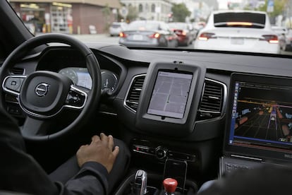 Interior de um carro sem motorista da Uber, em São Francisco.