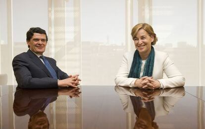 The Sareb&#039;s new chief executive officer, Jaime Echegoyen with the bad-bank&#039;s chairwoman, Bel&eacute;n Romana.
