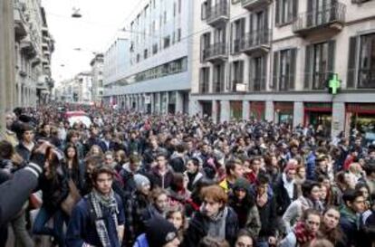 Miles de estudiantes se manifiestan contra la política de austeridad, en Milán (Italia). EFE/Archivo