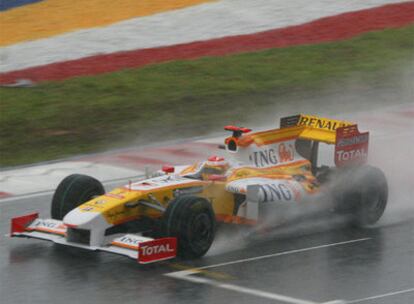 Fernando Alonso en su Renault.