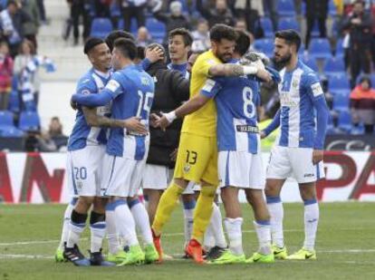 Felicidad de los futbolistas del Leganés tras la victoria ante el Granada la pasada jornada.