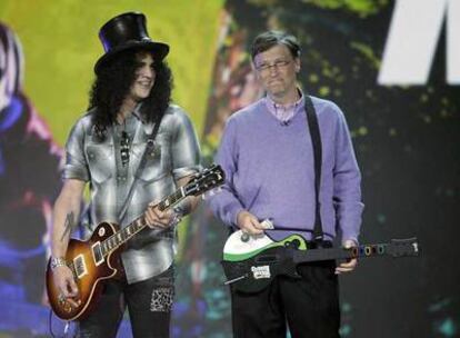 Slash, ex guitarrista de Guns N&#39;Roses, y Bill Gates.