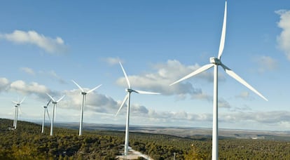 Aerogeneradoes del parque e&oacute;lico de Gas Natural Fenosa de Canredondo (Guadalajara).