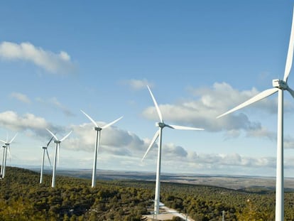 Aerogeneradoes del parque e&oacute;lico de Gas Natural Fenosa de Canredondo (Guadalajara).