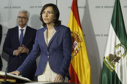 La consejera de Cultura, Rosa Aguilar, ha asegurado que est&aacute; dispuesta a &quot;entregarse de pleno y de lleno al conjunto de la ciudadan&iacute;a andaluza, a dialogar con todos&quot;. 
 