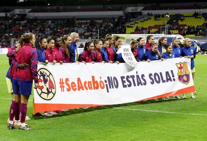 Barcelona and Club America players hold a banner in support of Spain's Jennifer Hermoso