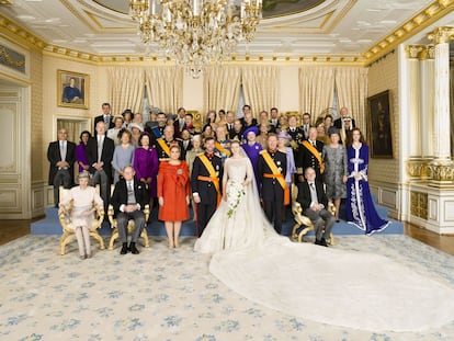 Foto de familia de la boda de Guillermo y Stéphanie de Luxemburgo.